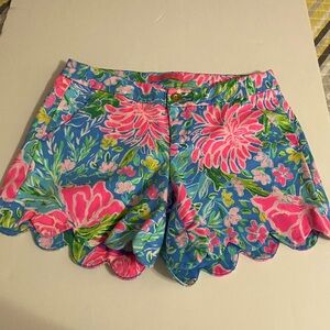 Lilly Pulitzer Size 2 Buttercup 5" Inseam Floral Scallop Hem Shorts